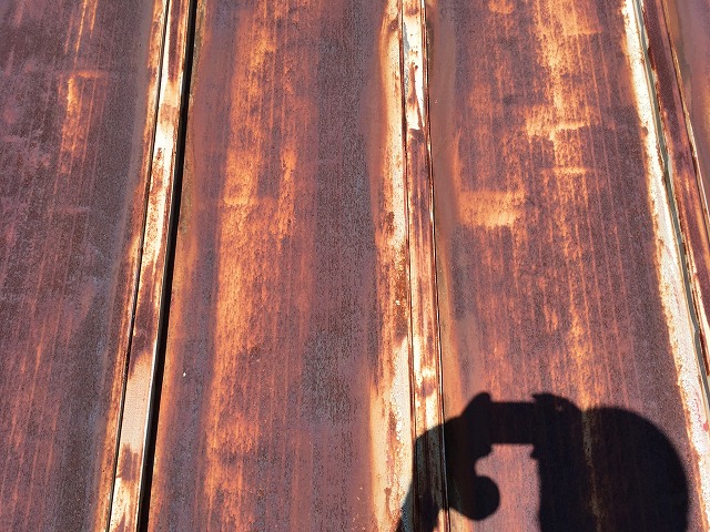 金属屋根の塗装はお早めに！